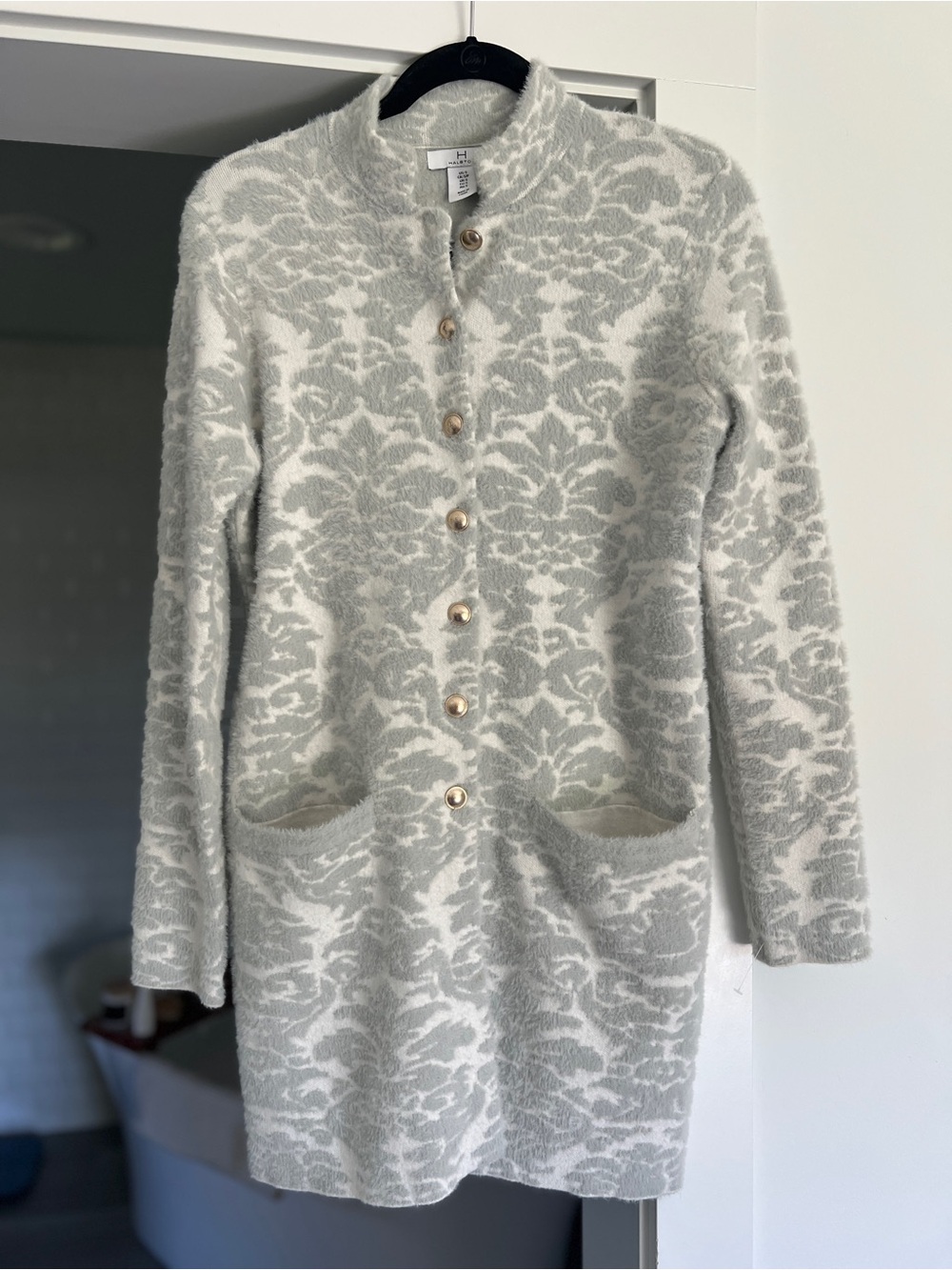 Soft Floral Open Coatigan in Light Gray and Cream - Picture 2 of 7